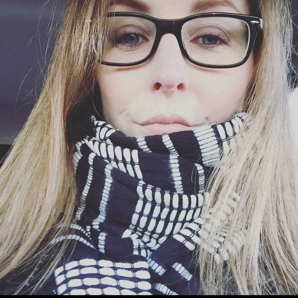 Meet your Posher, Suzanne - Picture 1 of 3